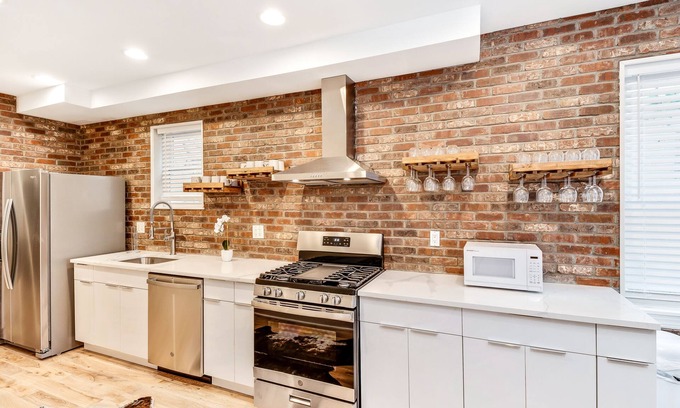 North Philadelphia West Casa | Exquisite Downtown 5B/3.5B w/Patio!
