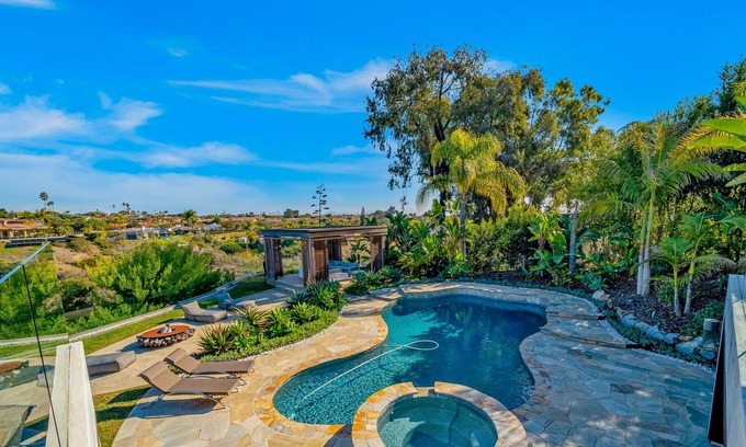 La Jolla Mesa Casa | Exquisite home with pool, sauna, hot tub, 3 fireplaces, balcony, & washer/dryer