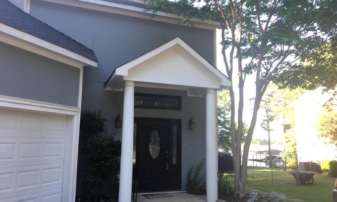 Benton Casa | Exquisito 3 BR Lakefront 2 pisos hermosa casa de Benton con patio!