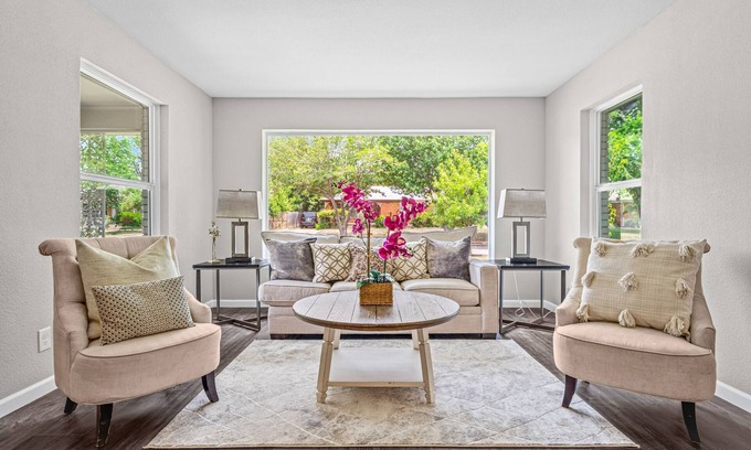 Dallas Casa | Exquisite Mid-Century Modern home- 3Bed2Bath furnished 15 mins from Downtown