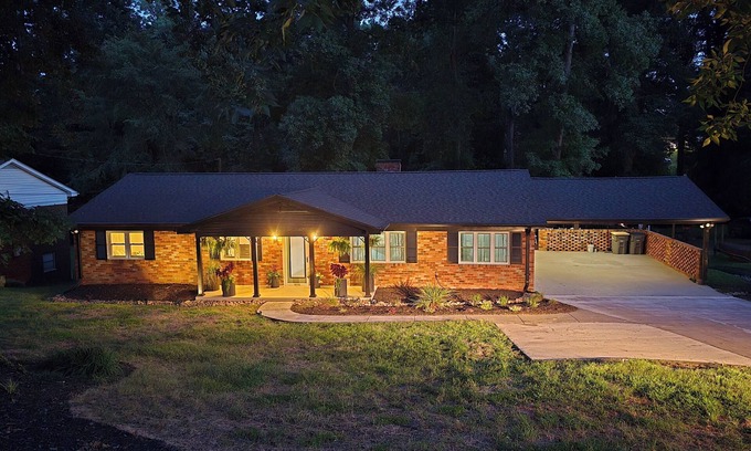 Kannapolis Casa | Exquisite, newly renovated, large home near I-85