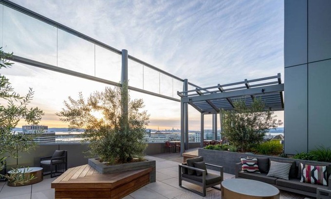 Downtown Oakland Apartamento | Exquisite Oakland 1BR w/ AC, W/D, Sky Deck, next to BART, by Blueground