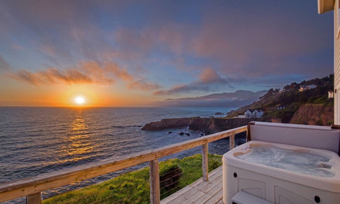 Shelter Cove Condominio | Exquisite Oceanview! by OceanviewHotTubs Tesla Charging Shelter Cove Oceanfront