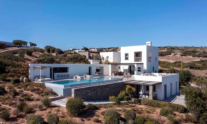 Paros Villa | Exquisite Paros Villa | Villa Solaris | 6 Bedrooms | Large Terrace with Private Infinity Pool | Alfresco Dining Area with a BBQ | Pool Bar | Home Cinema | Ysterni