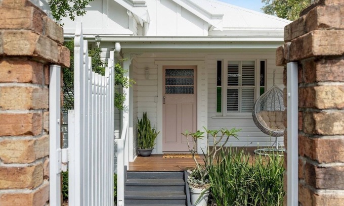 East Toowoomba Casa | Exquisite, Stunning & Central! CDB Fringe Cottage!