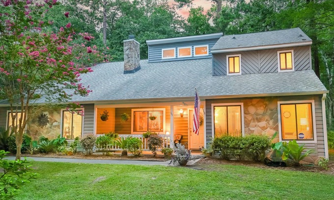 Summerville Historic District Casa | Exquisite Summerville Retreat-Walk to Downtown, Festivals & Southern Hospitality