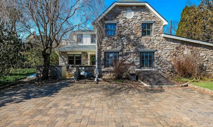 Doylestown Casa | Exquisitely renovated Doylestown Borough historic home