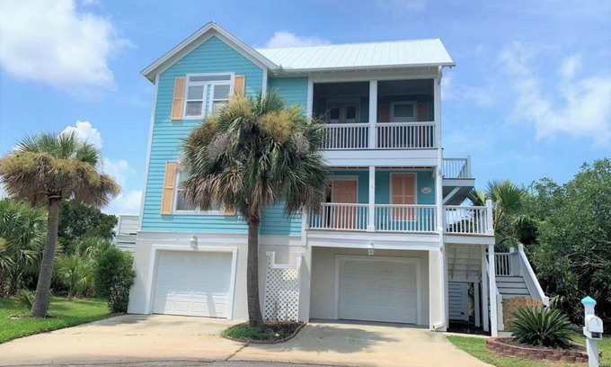 Oceanmarsh Subdivision Casa | Extended Golf cart! Elevator! Amazing Views! Pets! Accessible! 4 decks!