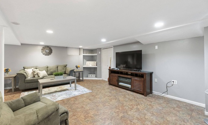 Country Club Hills Casa | Extended Stay Country Club Hills FHS Rental