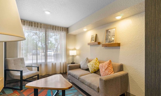 Temple Terrace Hotel | Extended Stay America Suites - Tampa - Northeast