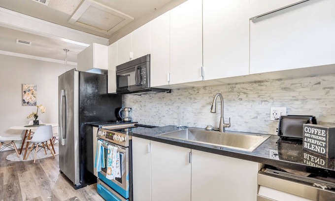 South Central Houston Apartamento | Extended Stay Comfort 1BR Near Downtown & Medical Center