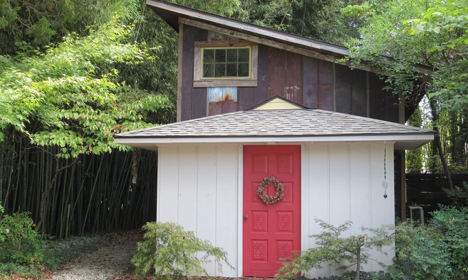 Burlington Casa | The Tiny House en Longpine: encantador piso de 475 pies cuadrados con loft. ¡Muy genial!