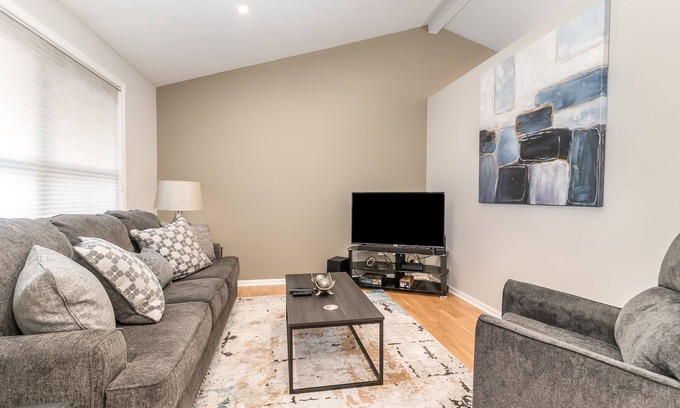 Fox Valley Casa | Extended Stay Plainfield FHS Rental