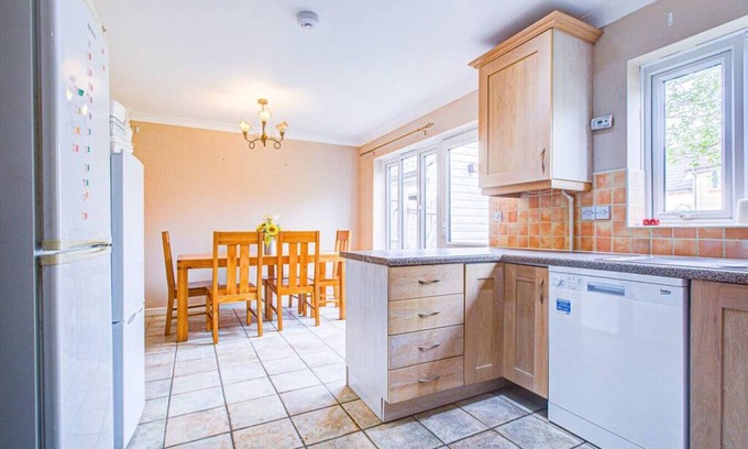 Ipswich Casa | Extra Large Unit With Own Bathroom + Parking