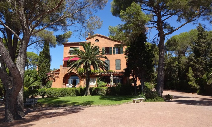 Boulouris-sur-Mer Villa | EXTRA SITUATION AT THE EDGE OF THE SEA!