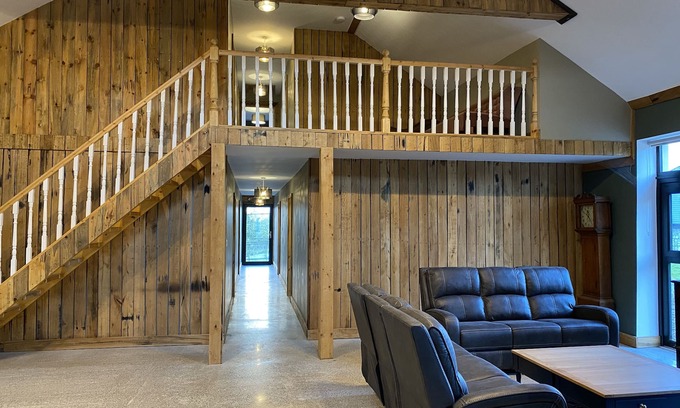 Shanavooneen Casa | Extremely spacious rustic 7 Bedroom Barn Conversion, Family & Pet friendly
