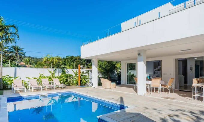 Praia de Barequecaba Casa | Exuberant Beach Mansion - SAO015