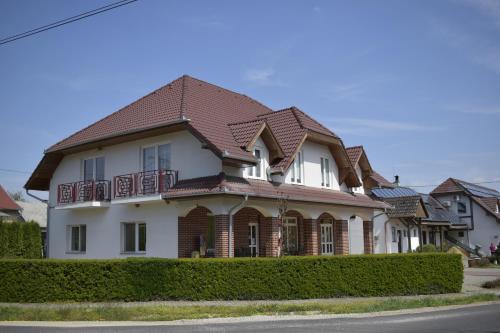 Nagypali Apartamento | Főnix Apartmanház