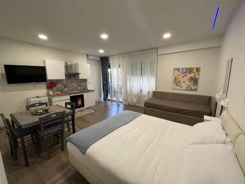 Rione Alto Casa | F Rooms Napoli Via Sementini
