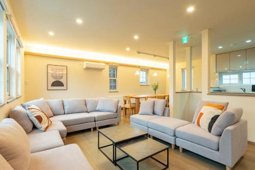 Shiroishi Apartamento | F's Villa Sapporo フルリフォーム 駐車場完備 寝室4部屋 UB WC各階完備