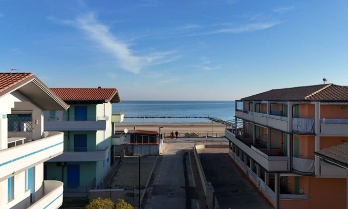 Torrette Apartamento | F001 - Fano, three-room apartment with porch 30m from the sea