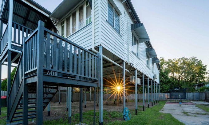 Fairfield Casa | F7 Relaxing 5B2BHome w Parking Walk to Brisbane River