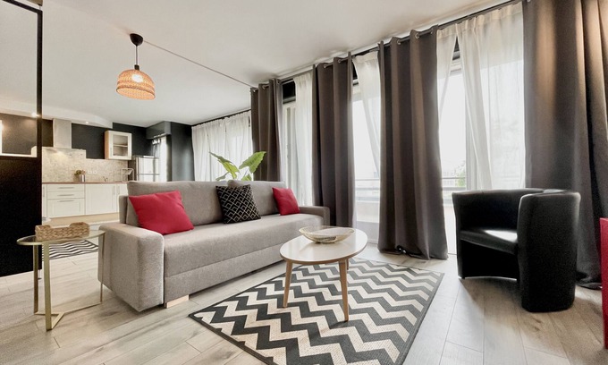 Quartier Exposition-Bajatiere Apartamento | #F7 | The contemporary ⚙️| 6 sleeps | Wifi, tramway