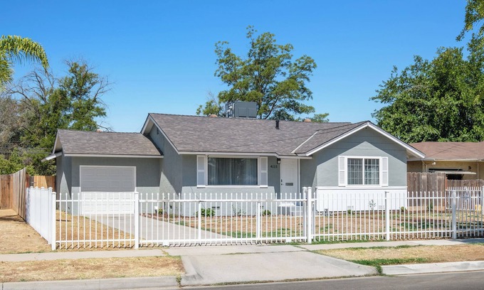 Fresno Casa | Fab 2B/2Bth, All New & Easy Access to US99