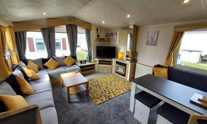 Towyn Casa | Fab 3 bedroom caravan sleeps 8 close to the beach