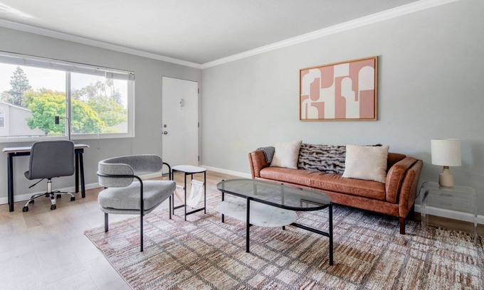 Old Mountain View Apartamento | Fab Mountain View 1BR w/ Pool, nr Dining & Nightlife, by Blueground