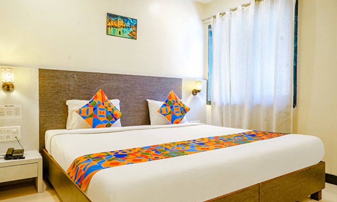 Nerul Hotel | Fabexpress Baramati Stays
