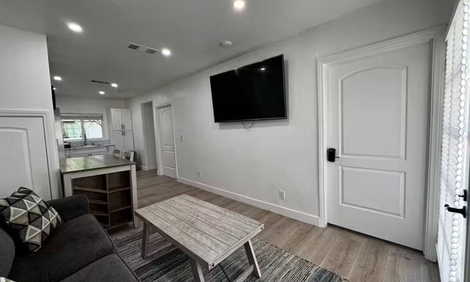Porter Ranch Casa | Fabulous 2-bedroom house in Los Angeles