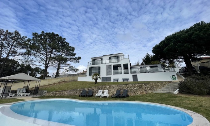 Ericeira Villa | Fabulosa Villa de 3 dormitorios con piscina privada y jardines