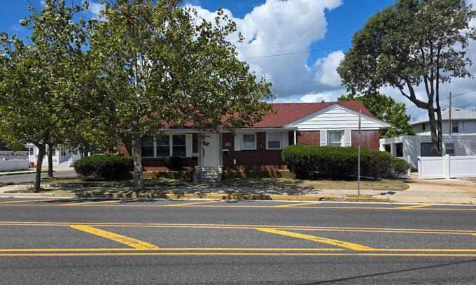Wildwood Crest Casa | Fabulous 5-bedroom house one block from beach in Wildwood Crest-