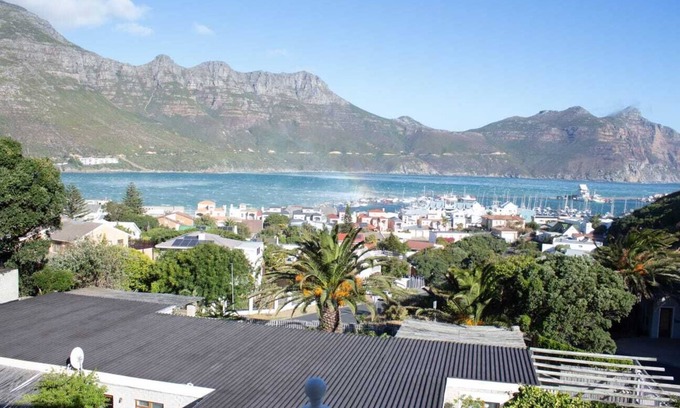 Hout Bay Villa | Fabulous 5-bedroom Beach House Stunning Views with WiFi in Hout Bay Cape Town
