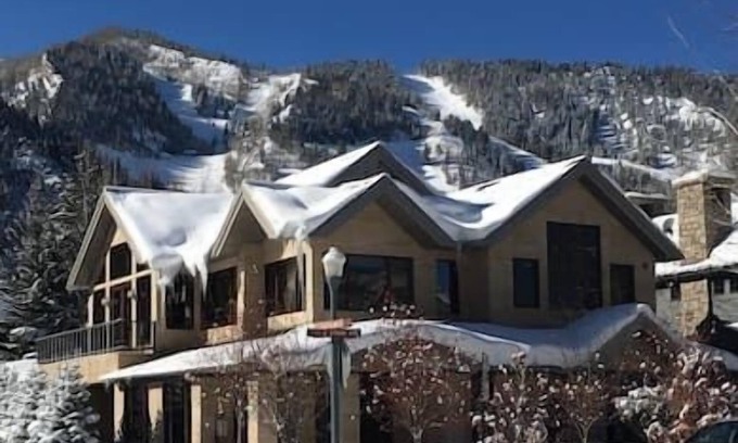Aspen Casa | FABULOUS 6 BEDROOM 7.5 BATH HOME IN THE ASPEN CORE