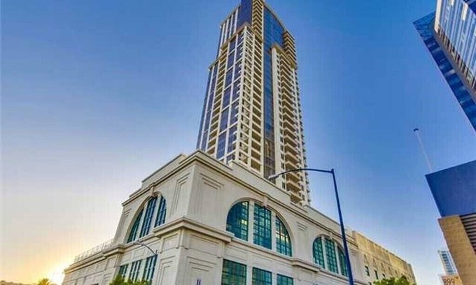 Columbia Condominio | Fabulosas vistas de la ciudad y la bahía: contrato mínimo de un año
