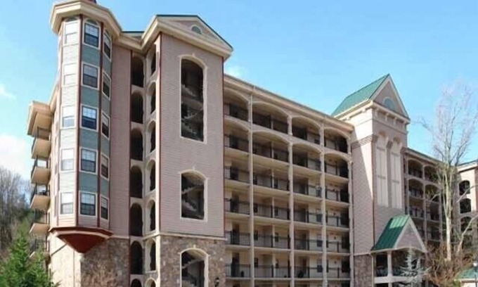 Gatlinburg Condominio | Streamside con vistas a la montaña! A pie de la ciudad, condominio de lujo