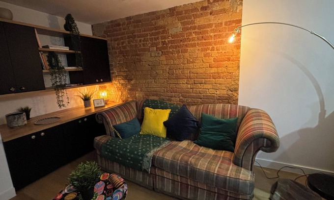 Stoke Newington Casa | Fabulous cosy quiet 3-bedroom home in a cobbled news in East/ North London