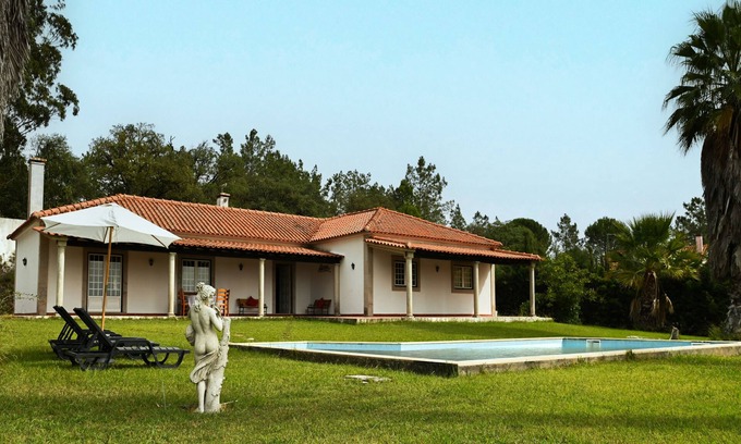 Santarem Cabaña | Fabulous Country House near Lisbon w/ Pool
