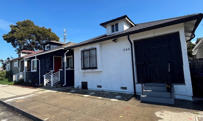 Belding Woods Casa | Fabulous entire 2-bedroom house with onsite washer/dryer in Richmond near Bart.