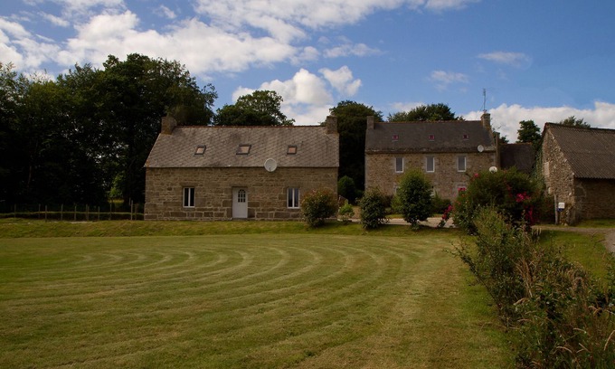 Lanrivain Otro | Fabulosa granja y casa rural con piscina y sala de juegos. EXCELENTE PARA GRUPOS FAMILIARES MÁS GRANDES