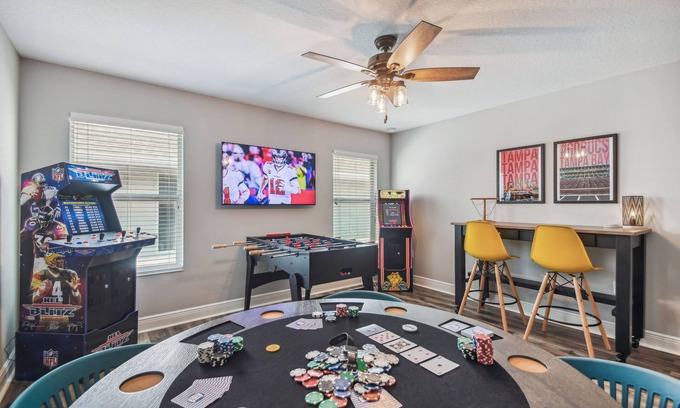 North Hyde Park Casa | Fabulous Find - North Hyde Park w/Game room - Near Everything Tampa!