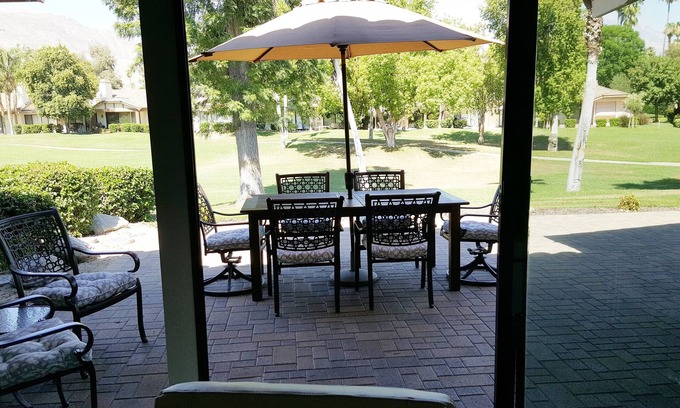 Palm Desert Condominio | Fachada fabulosa en Cuarto Fairway