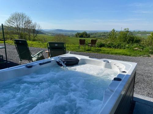 Welshpool Apartamento | Fabulous Hot Tub with Views!