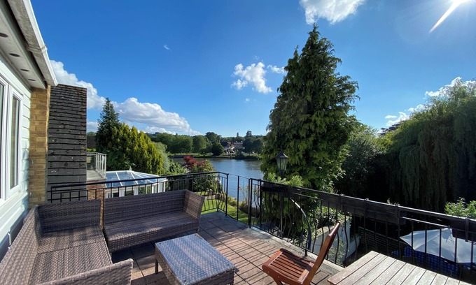 Wraysbury Casa | Fabulosa casa en el río Támesis, cerca de Windsor y Londres
