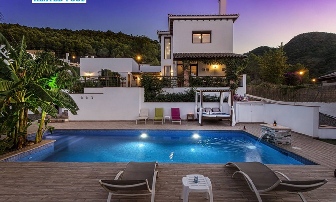 Pinos de Alhaurin Villa | Fabulosa villa de lujo nueva, con 6 habitaciones, piscina e increibles vistas.