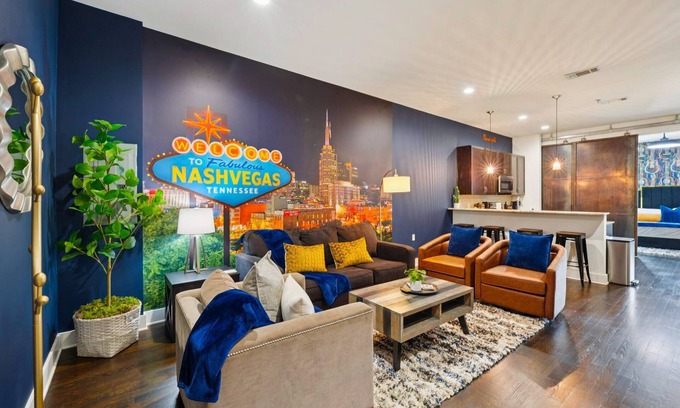 West End Condominio | Fabulous NashVegas Loft Retreat near Vandy off West End, Mins to Broadway