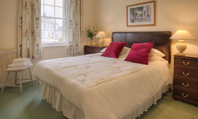 Belford Cabaña | Fabulous outlook over fields towards Lindisfarne
