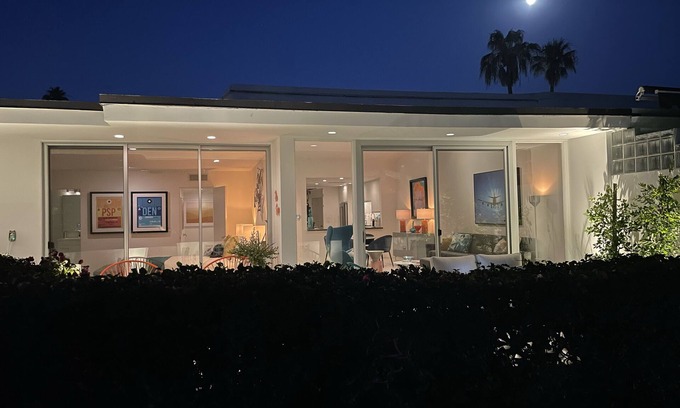 Indian Canyon Casa | Fabulous Remodeled Mid-Century Townhouse in South Palm Springs!